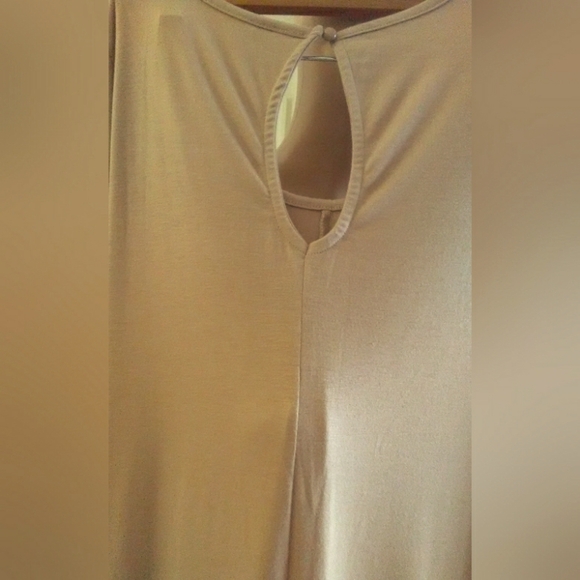 BNWOT BOUTIQUE ONSIE BEIGE SZ. OVERSIZED SM. POCKET PEEK HOLE DROOOOOOPY! - Picture 5 of 6